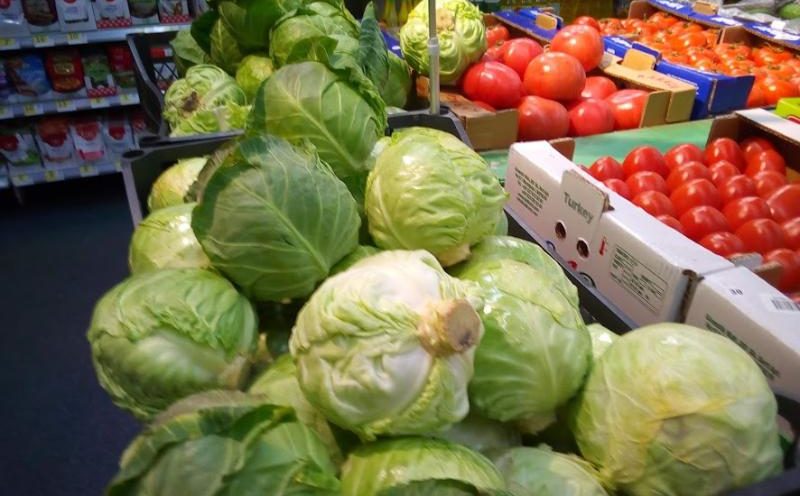 В украинских супермаркетах и на рынках подорожала капуста: обзор цен