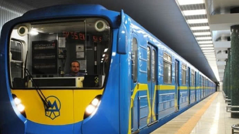 Пассажир попал под поезд метро в Киеве: в КГГА сообщили подробности
