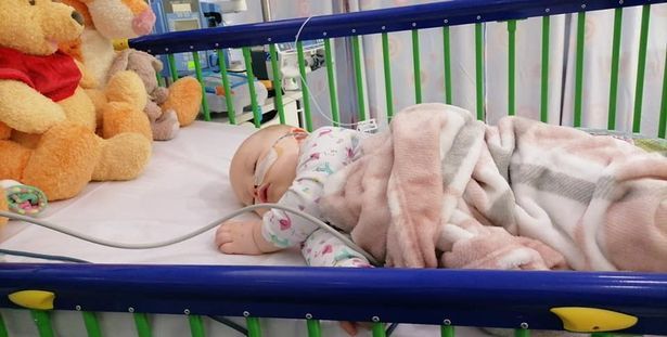Мать заразила годовалую дочь герпесом: малышку госпитализировали