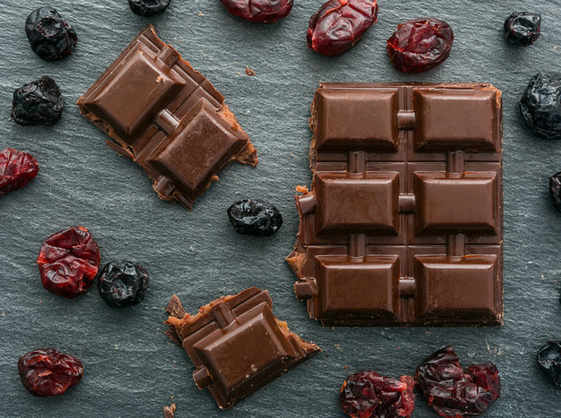 Темный шоколад снижает риск гипертонии и заболевания кровеносных сосудов &#8212; кардиологи