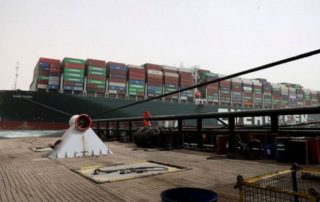 Суэцкий канал разблокировали: контейнеровоз сняли с мели