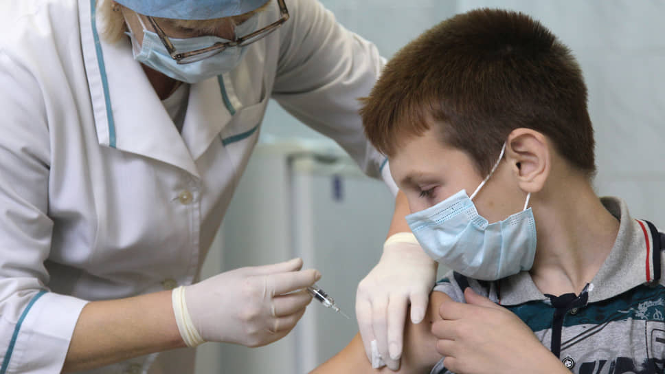В украинских вузах начали вакцинировать сотрудников