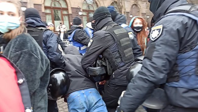 На Марше женщин в Киеве задержали двоих парней