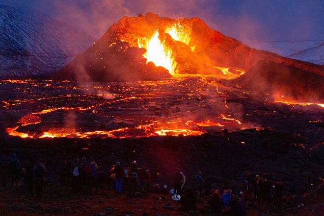 На вулкане в Исландии образовалась новая трещина, произошла эвакуация
