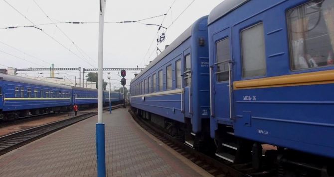 Под Днепром железнодорожник в отпуске бросился под поезд