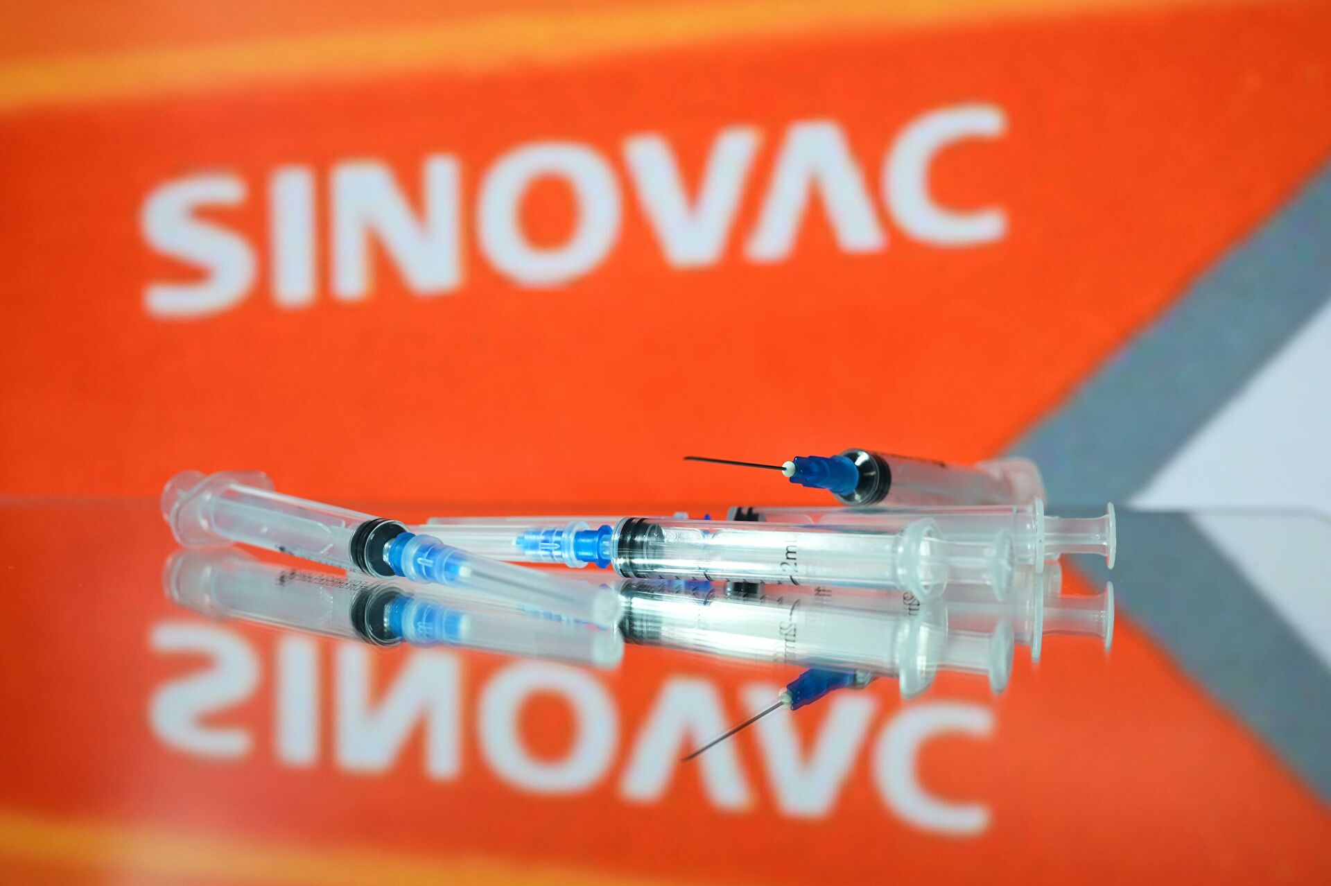 Эксперт прокомментировал старт вакцинации СoronaVac 