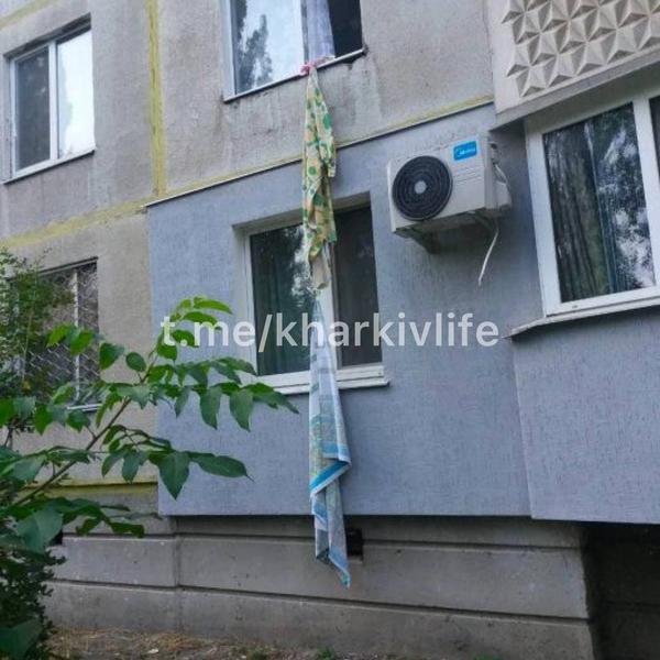 На Харьковщине женщина бежала от сожителя по простыням из окна