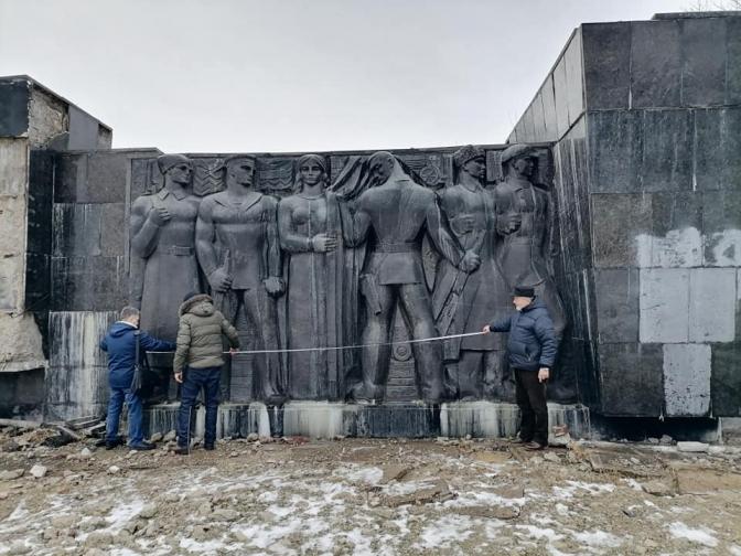 Во Львове уберут барельефы советского Монумента Славы