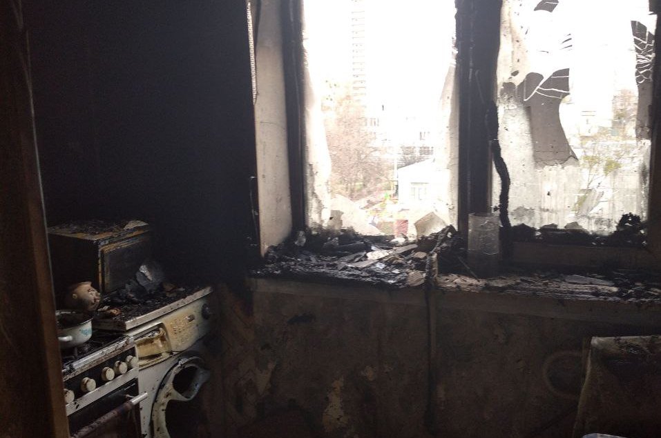 Из-за пожара в харьковской многоэтажке провели эвакуацию