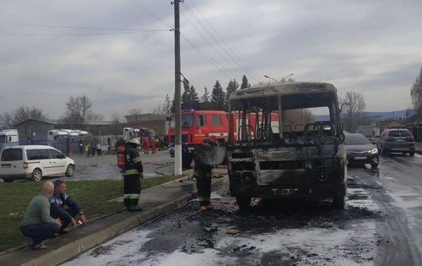 На Львовщине во время движения загорелся автобус ПАЗ