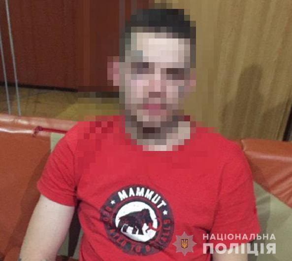 В Киеве двое избили и взяли в пленники парня