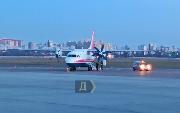 В аэропорту «Киев» экстренно сел самолет