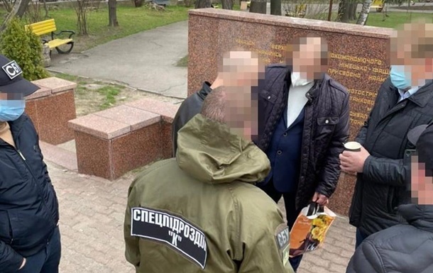 В Черновцах чиновник погорел на взятке в 12 тысяч долларов