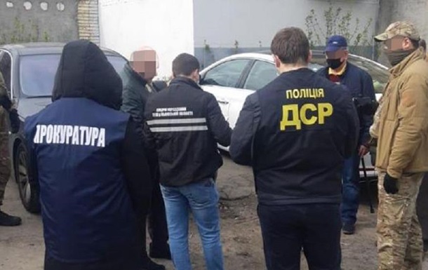 Киевский чиновник погорел на взятке в 10 тысяч долларов