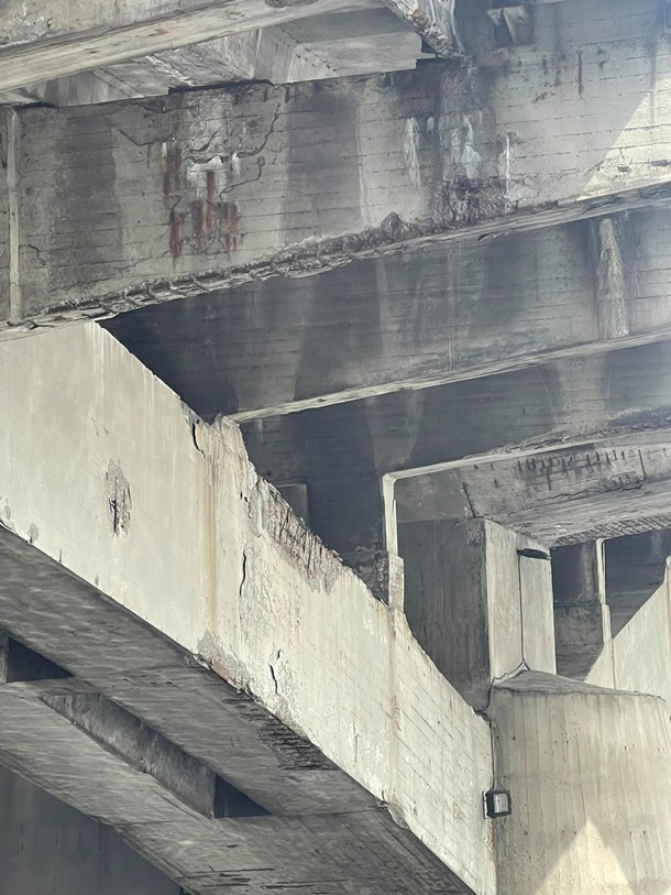 На мосту Метро в Киеве заметили зазоры между плитами