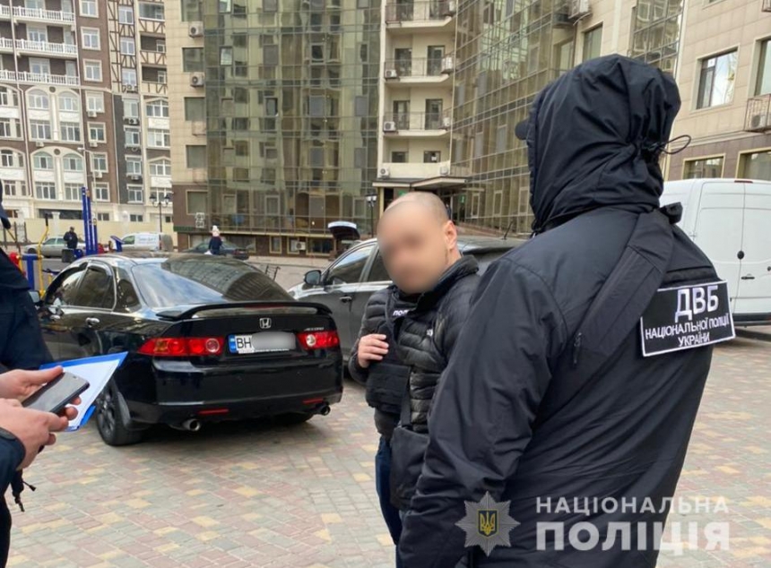 В Одессе полицейский занимался вымогательством