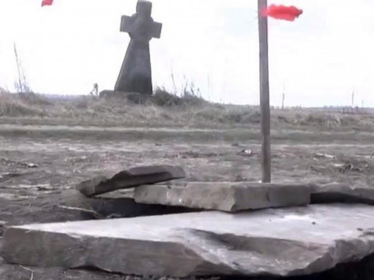 В селе на Тернопольщине тракторист отыскал древний саркофаг