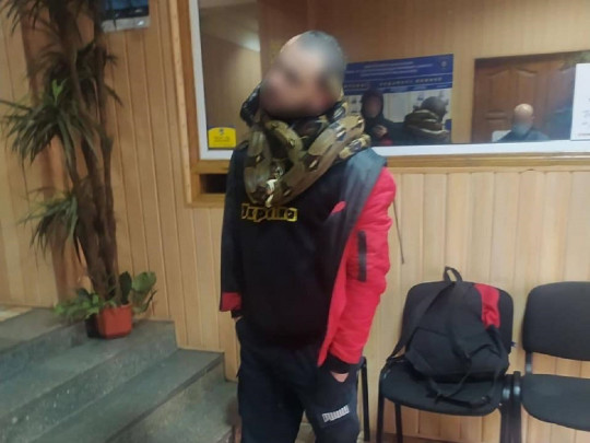 В центре Киева поймали пьяного мужчину со змеями на шее