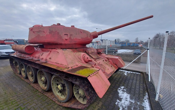 В Чехии мужчина хранил розовый танк