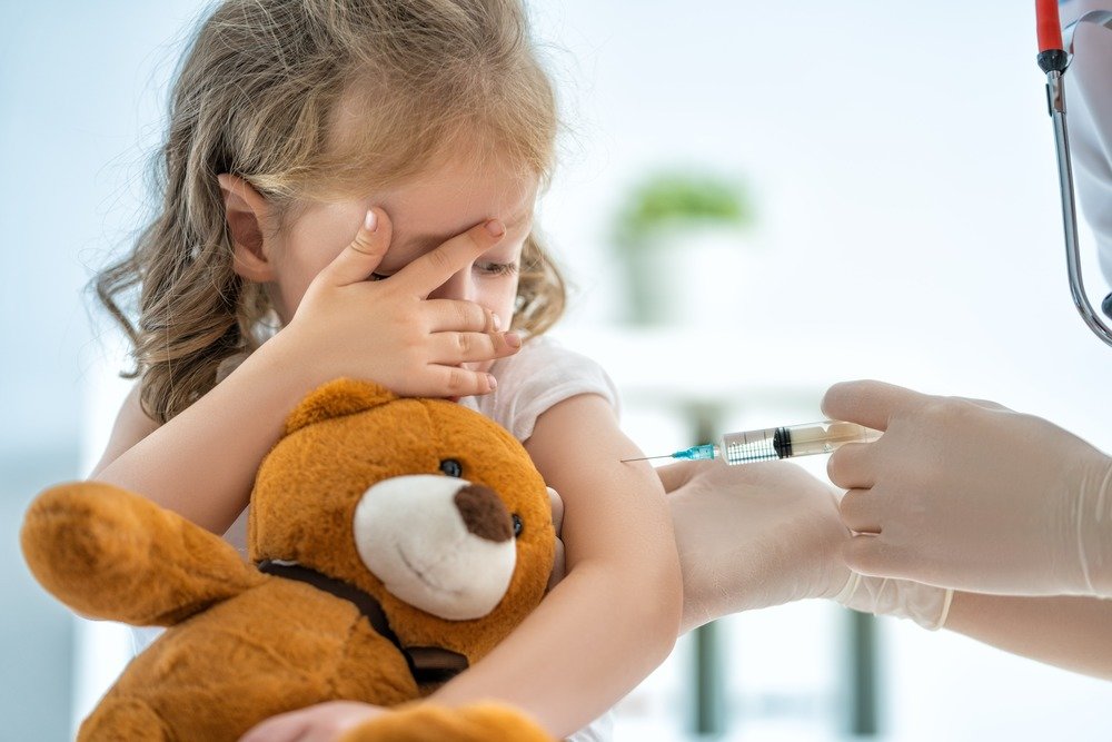 Нужно ли вакцинировать детей от COVID: ответ инфекциониста