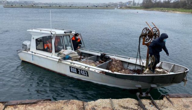 Задержанные в Черном море украинские рыбаки вернулись домой