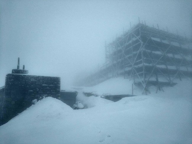 На горе Поп Иван выпало 15 сантиметров снега