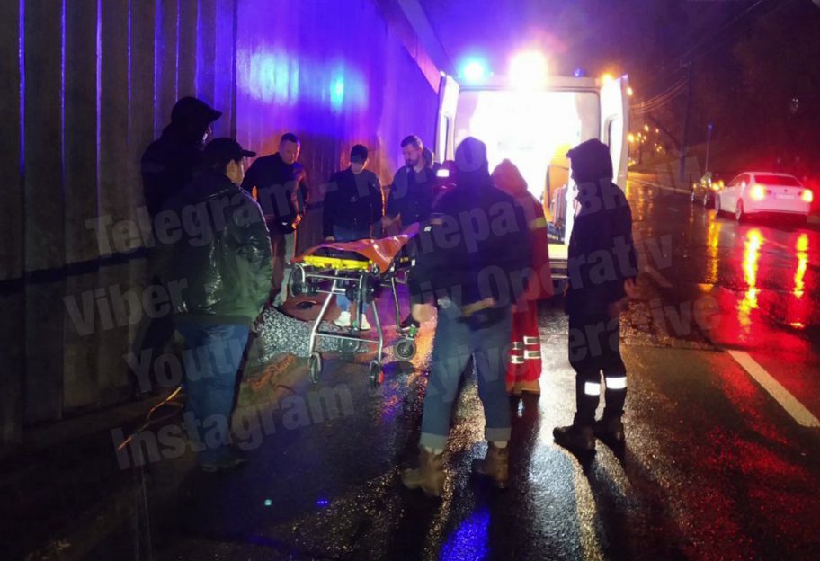 В Киеве автомобиль сбил нетрезвую женщину