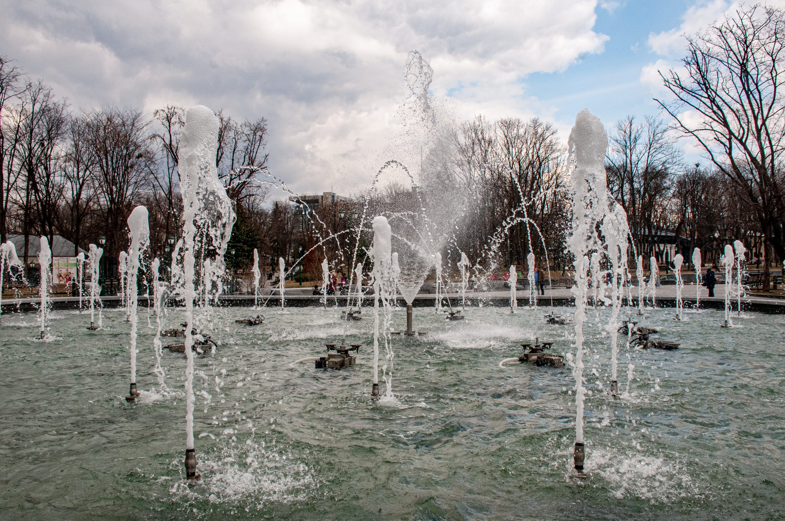 В Харькове запустили фонтаны