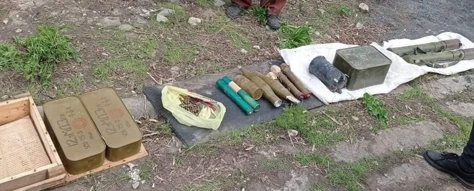 На Луганщине мужчина прятал арсенал в летней кухне
