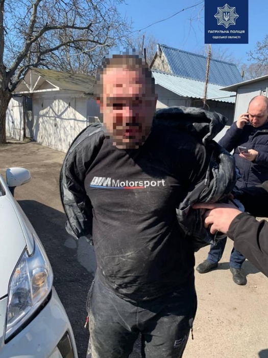 Пьяный водитель BMW протаранил полицейский Prius в Одессе