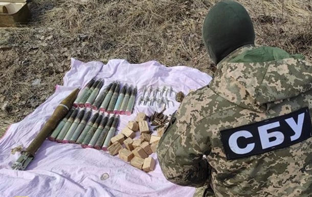 СБУ обнаружила тайники с оружием в Луганской области