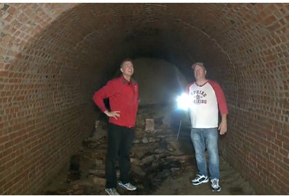 Мужчина обнаружил под домом загадочный тоннель