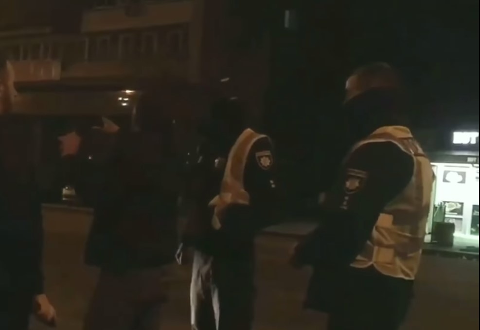 Буйные парни на BMW вступили в перепалку с патрульными в Киеве