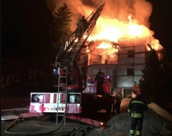 В Ужгороде произошел мощный пожар в отеле