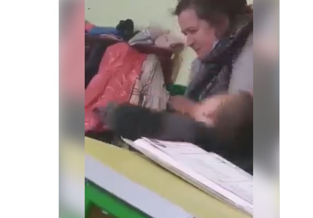 На Закарпатье учительница-тиран таскала школьника за волосы  
