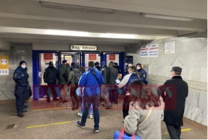 Очереди на остановках и в метро: как работает локдаун в Киеве