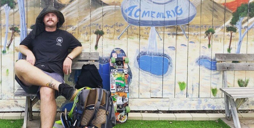 Шахтер с депрессией проехал на скейте 4 тысячи километров