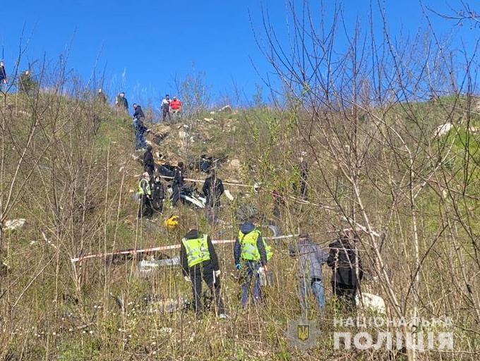 В Киеве в кустах обнаружили сумку с расчлененным телом женщины