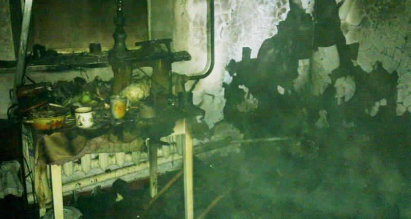В Кривом Роге горел дом: пострадал мужчина