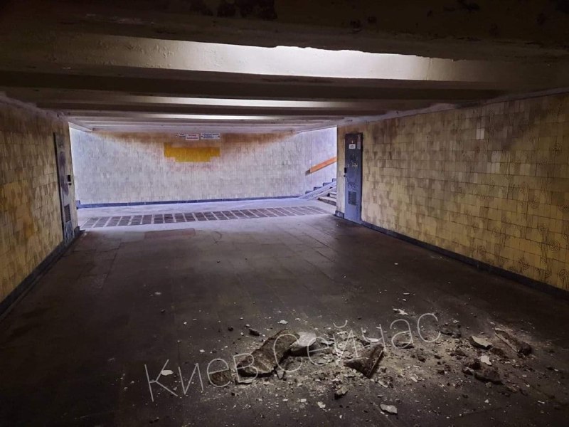 На Оболони в Киеве в подземном переходе произошло обрушение