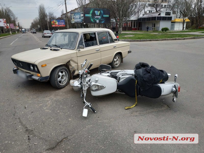 В Николаеве мотоциклист врезался в «Жигули»
