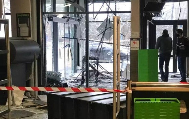 Под Киевом в супермаркете подорвали банкомат