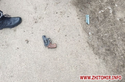 В Житомире умер парень, который выстрелил в себя во время побега