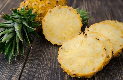 Медики рассказали о вреде частого употребления ананасов