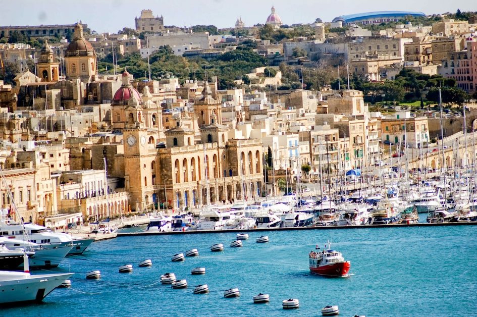 Власти Мальты пообещали иностранным туристам выплаты