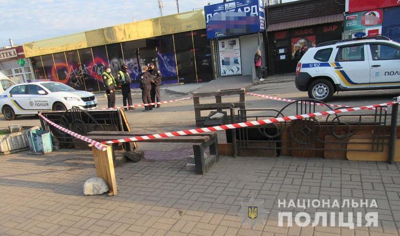На Оболони в Киеве мужчина ударил ножом собутыльника и ограбил консьержа