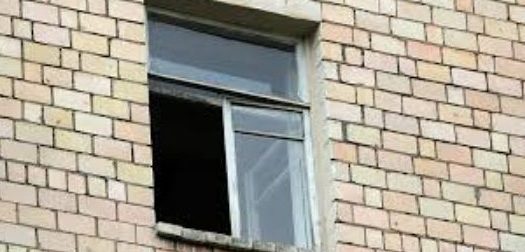 10-летний ребенок выпал с 8 этажа николаевской многоэтажки