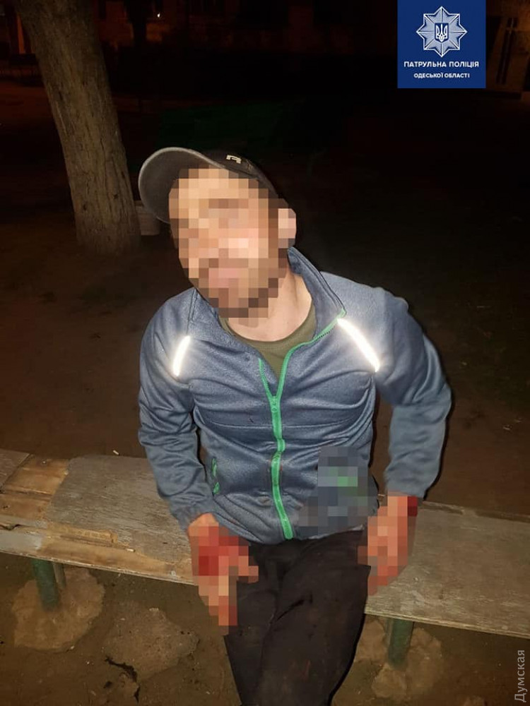 Пьяный мужчина разгромил машину любимой в Одессе