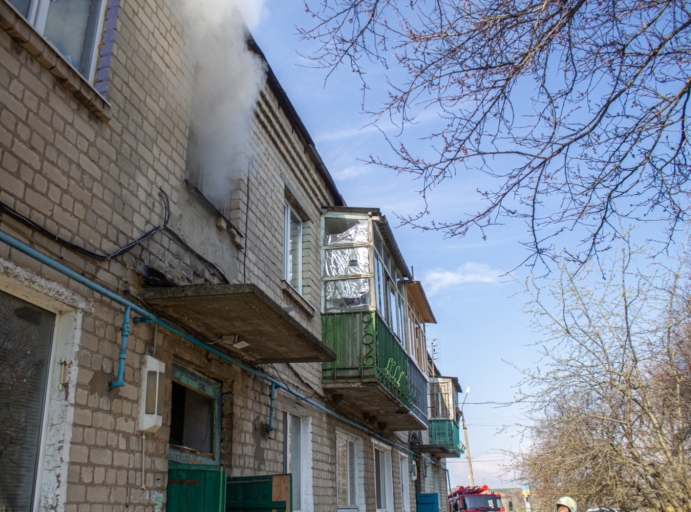 В горевшем доме на Харьковщине нашли людей без сознания