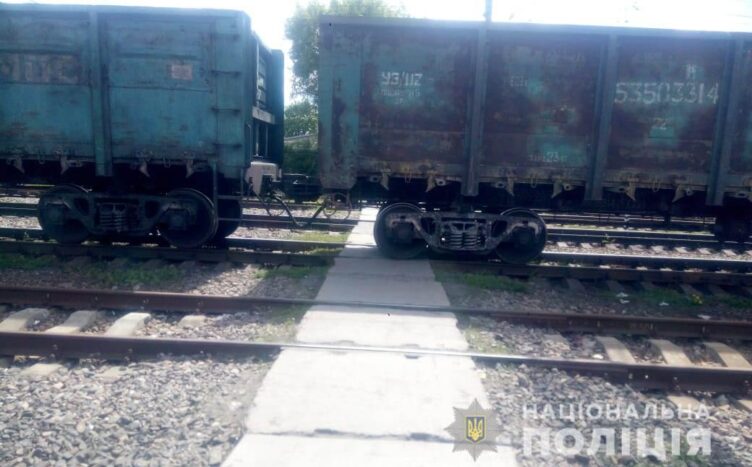По Одессой товарный поезд сбил человека